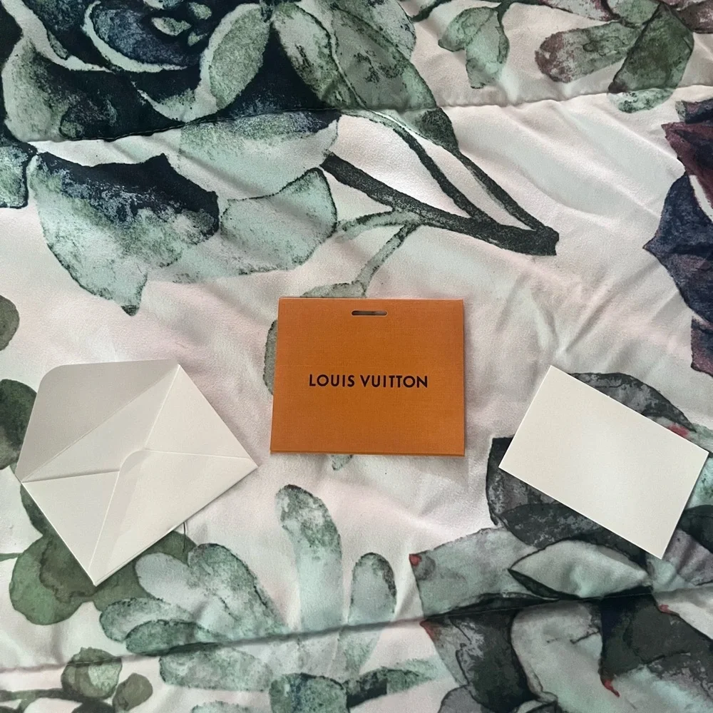 Louis Vuitton‎ gift tag